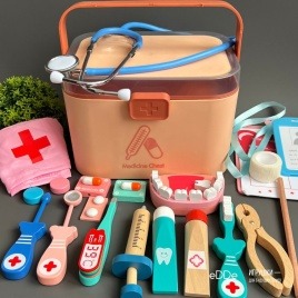 Развивающий деревянный игровой набор «Персональный Доктор» 25 предметов | Премиальный чемоданчик коричневый