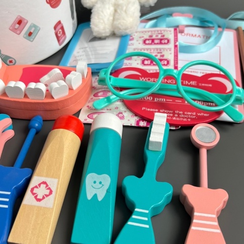 Развивающий сюжетно-ролевой набор доктора с мягкой игрушкой "Детский Стоматолог" в подарочной банке / Деревянные Игрушки Монтессори фото 3