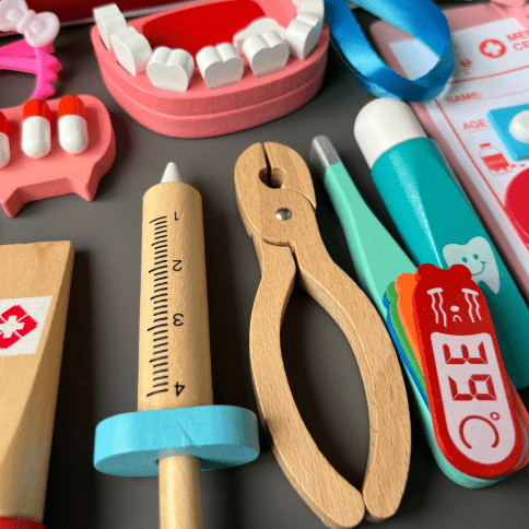Сюжетно — ролевой набор доктора в сумке с мягкой игрушкой «Врач скорой помощи»  фото 3