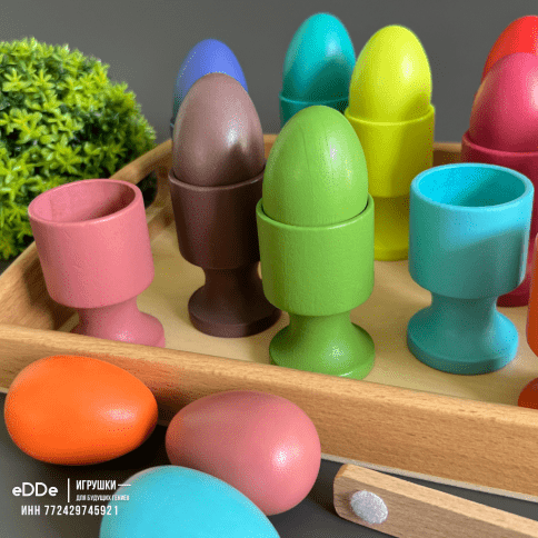 Развивающий деревянный набор для дошкольного обучения «Яйца на подносе с пинцетом» | Сортируем по цветам фото 3