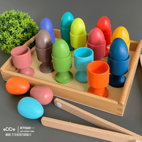Развивающий деревянный набор для дошкольного обучения «Яйца на подносе с пинцетом» | Сортируем по цветам фото 1