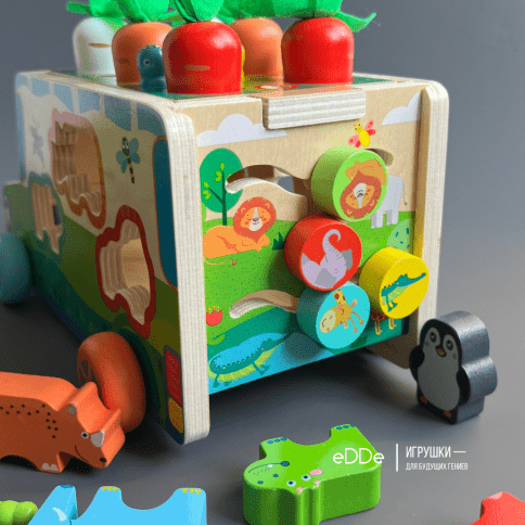 Развивающая деревянная многофункциональная игрушка для малышей "БизиБорд Машинка" фото 4