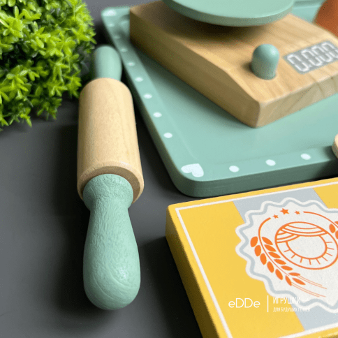 Сюжетно-ролевой набор деревянной игрушечной посуды «Юный Кондитер готовим печенье» фото 2