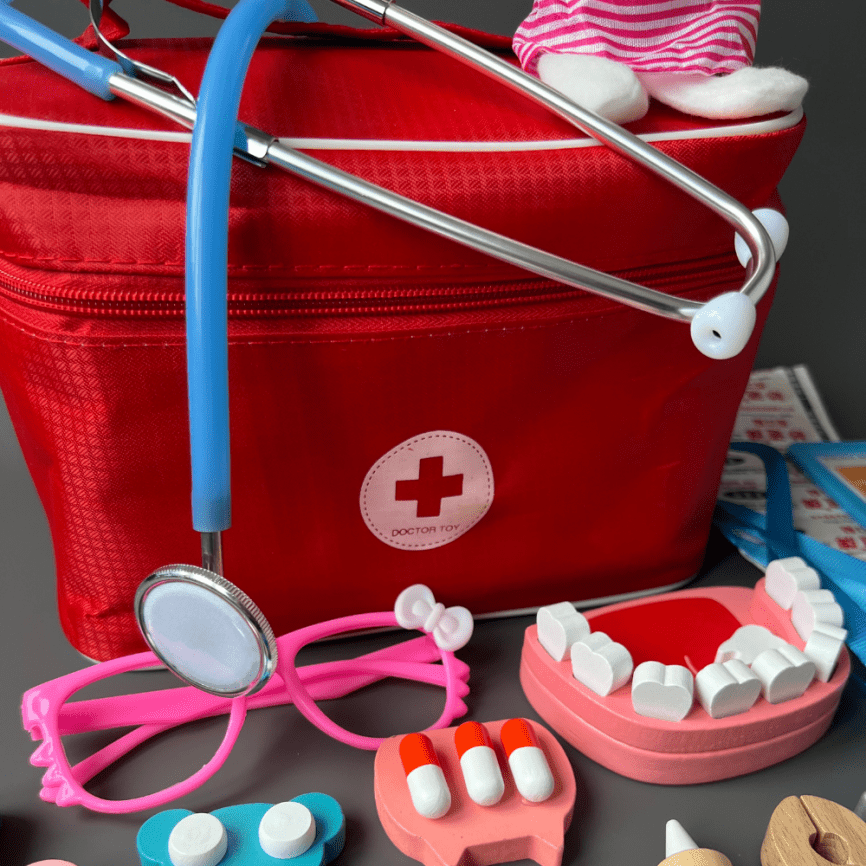 Сюжетно — ролевой набор доктора в сумке с мягкой игрушкой «Врач скорой помощи» | Деревянный набор  фото 5